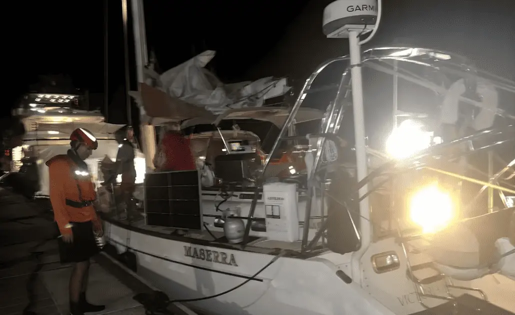 Rescatan velero con tres canadienses frente a Los Cabos