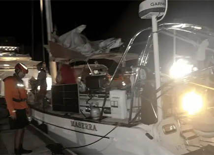 Rescatan velero con tres canadienses frente a Los Cabos Rescatan velero con tres canadienses frente a Los Cabos