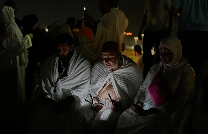 Se congregan peregrinos en el monte Arafat