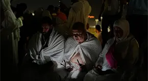 Se congregan peregrinos en el monte Arafat