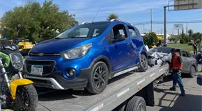 Video | Chocan cuatro veh&iacute;culos en carretera a Matehuala