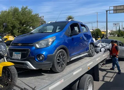 Video | Chocan cuatro veh&iacute;culos en carretera a Matehuala