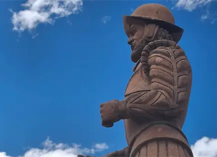 Desaparece lanza de la estatua de Hernán Cortés Desaparece lanza de la estatua de Hernán Cortés