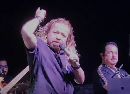 Vocalista de Los Acosta y su reacci&oacute;n ante un fan