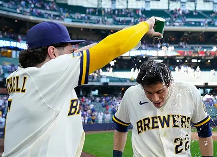 Milwaukee remonta y vence a San Luis Milwaukee remonta y vence a San Luis