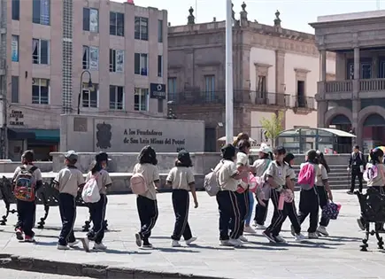 Sistema Educativo, el que m&aacute;s viola derechos humanos