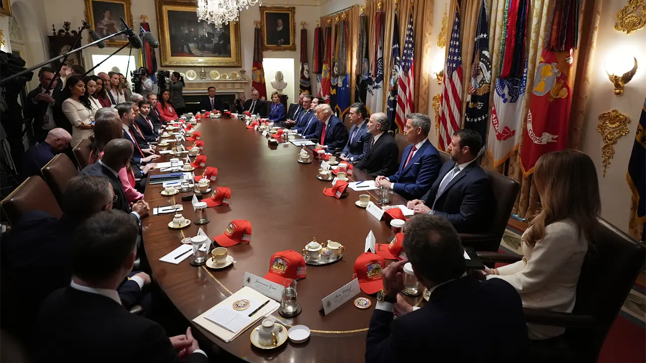 Trump afirma que Irán negocia hasta lo último para acuerdo