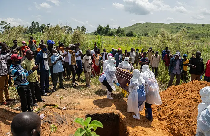 Uganda cierra su frontera con RDC, por ébola