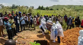 Uganda cierra su frontera con RDC, por ébola