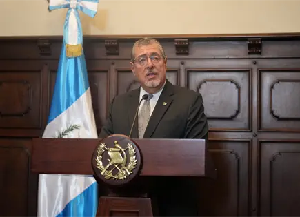 Ar&eacute;valo niega acuerdo con EEUU para operaciones conjuntas