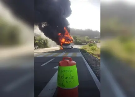 Ataque armado en Aquila deja muertos y bloqueos en Michoacán Ataque armado en Aquila deja muertos y bloqueos en Michoacán