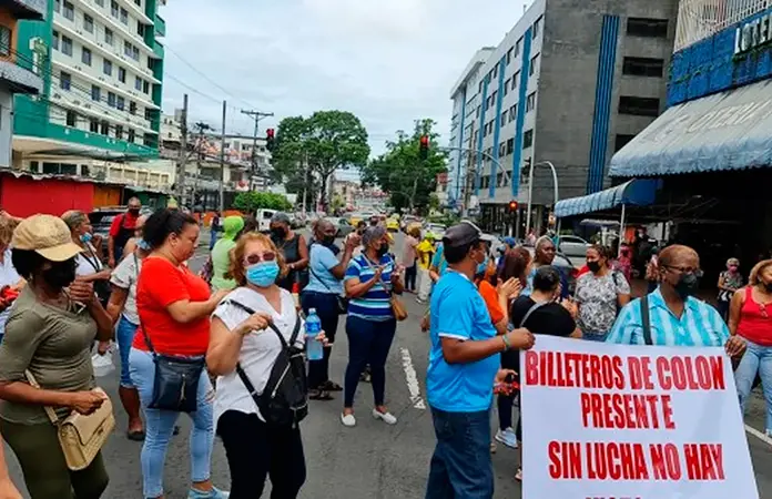 Cierran estanquillos de Lotería Nacional