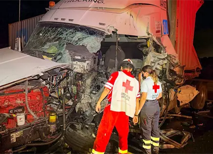 Cruz Roja atiende accidente de tráiler en Libramiento Poniente Cruz Roja atiende accidente de tráiler en Libramiento Poniente