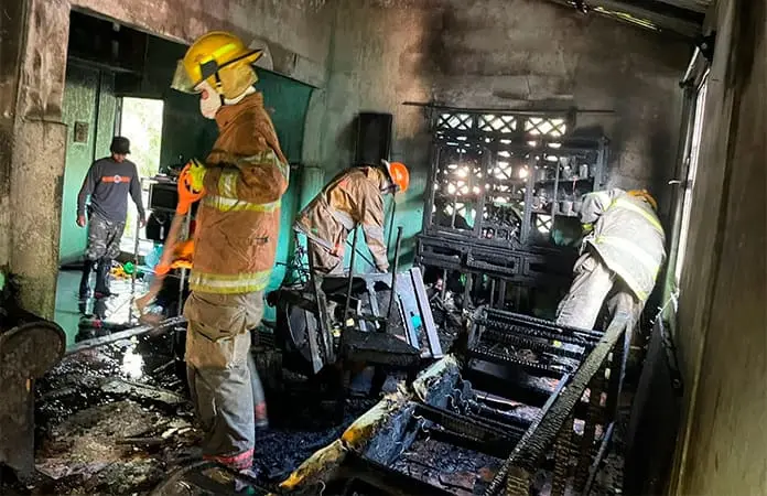 Incendio consume por completo una casa en la Huasteca 