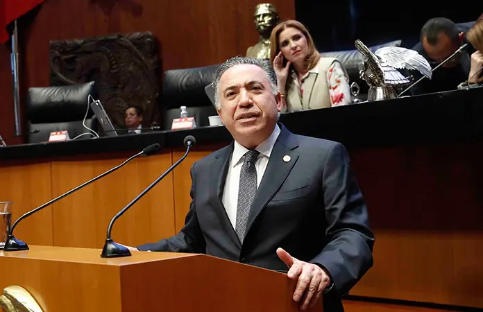 Inzunza pide licencia, pero solo por 22 horas