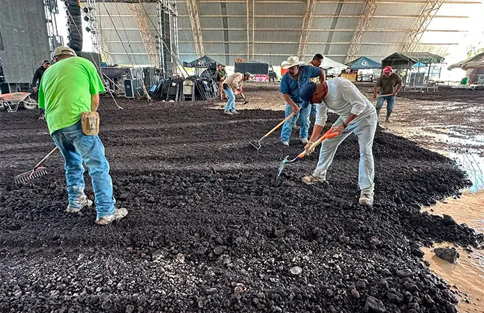 Torrencial aguacero inunda terrenos de Feria