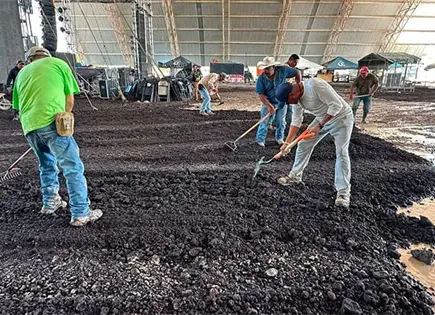 Torrencial aguacero inunda terrenos de Feria Torrencial aguacero inunda terrenos de Feria