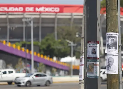 Familiares de desaparecidos protestan en Estadio Ciudad de M&eacute;xico