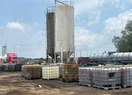 Sedena asegura más de 3 millones de litros de hidrocarburo en Reynosa Sedena asegura más de 3 millones de litros de hidrocarburo en Reynosa