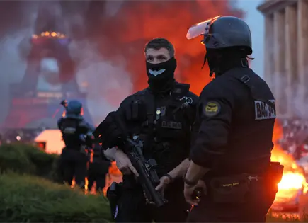 Policía detiene a 45 tras disturbios por título del PSG en París Policía detiene a 45 tras disturbios por título del PSG en París