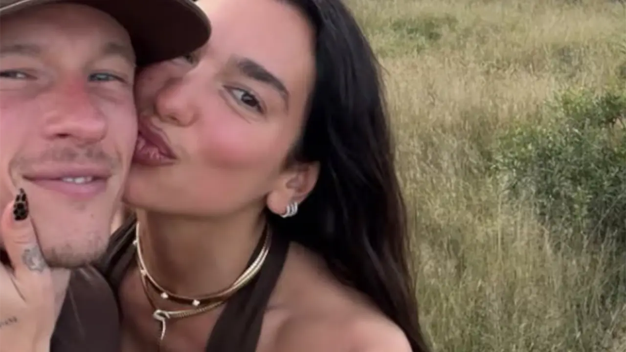 Dua Lipa y Callum Turner se casan en boda civil en Londres