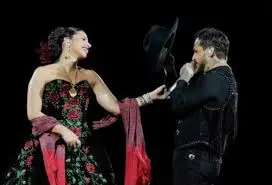 Nodal se rinde ante &Aacute;ngela en La M&eacute;xico