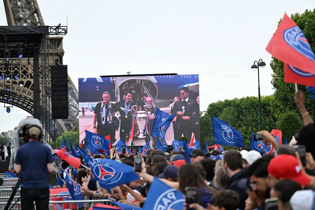PSG celebra título con desfile masivo en París y seguridad reforzada