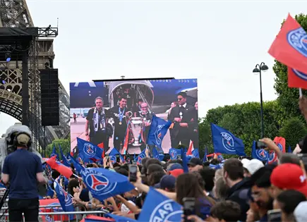 PSG celebra t&iacute;tulo con desfile masivo en Par&iacute;s y seguridad reforzada
