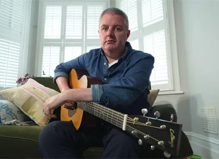 Samuel Smith usa IA para componer m&uacute;sica tras diagn&oacute;stico de Parkinson
