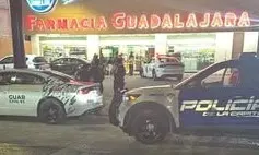 Asaltan Farmacia Guadalajara y balean a empleada