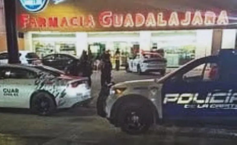 Asaltan Farmacia Guadalajara y balean a empleada