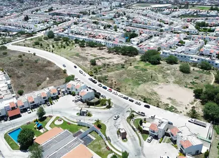 A punto de caerse, venta de terreno de Puerta de Piedra: Salgado