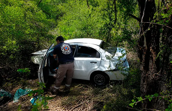 Familia sufre accidente; tres personas lesionadas