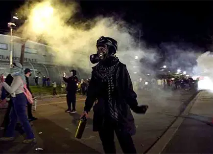Imponen toque de queda en Newark, por protestas Imponen toque de queda en Newark, por protestas