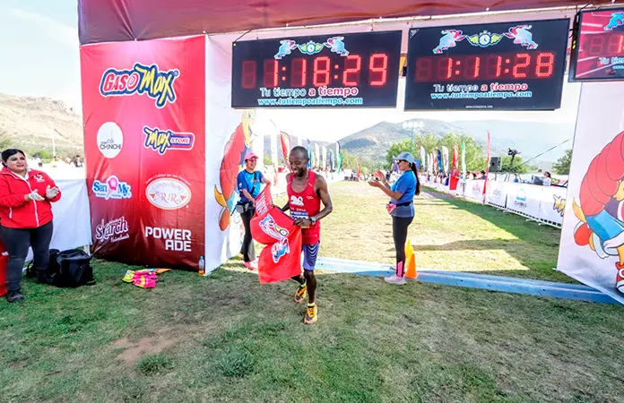Kenianos dominan el Medio Maratón