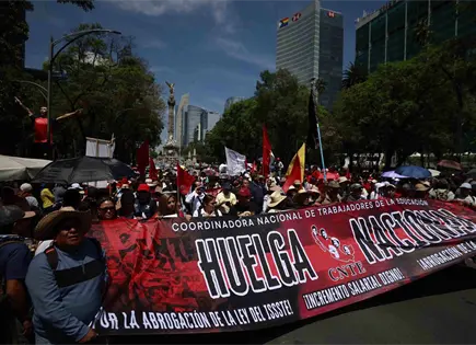 La CNTE inicia huelga nacional y marcha al Z&oacute;calo