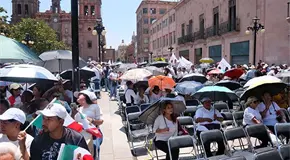 Mit&iacute;n deja desorden en la Plaza de Armas