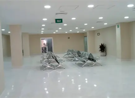 Paciente, a punto de golpear a m&eacute;dico