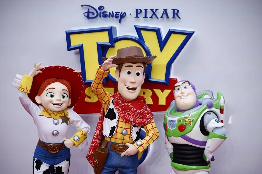 Bizarrap se suma al doblaje de Toy Story 5 junto a Bad Bunny