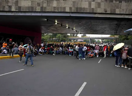 CNTE paraliza estaciones del Metrob&uacute;s en CDMX
