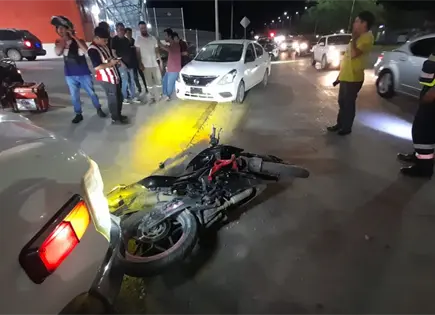 Estudiante lesionada tras choque sobre en Universidad Estudiante lesionada tras choque sobre en Universidad