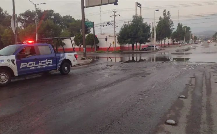 Lluvias provocan cierres viales en tres puntos de la capital Lluvias provocan cierres viales en tres puntos de la capital