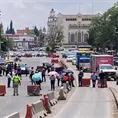 Manifestantes bloquean avenida Universidad