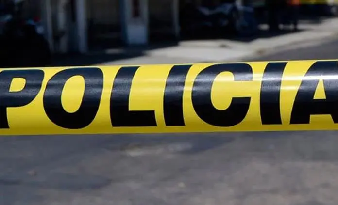Muere joven en moto al chocar contra poste