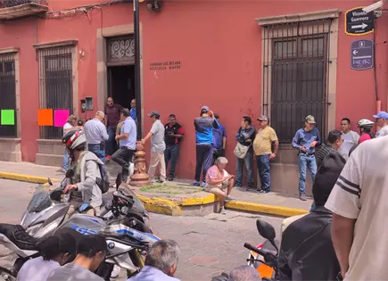 Polic&iacute;as jubilados toman la Oficial&iacute;a Mayor (video)