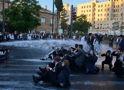 Ultraortodoxos realizan una protesta