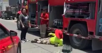Embisten a trabajador de refresquera en Tequis