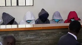 Al tribunal, ni&ntilde;as acusadas de incendiar escuela