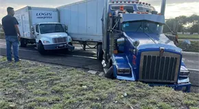 Choque entre tráileres paraliza la SLP-Querétaro