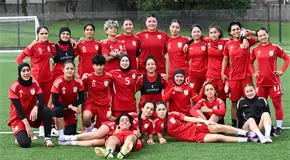 Selecci&oacute;n femenina afgana de f&uacute;tbol entrena en Nueva Zelanda